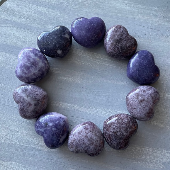 Lepidolite heart - Picture 6 of 7
